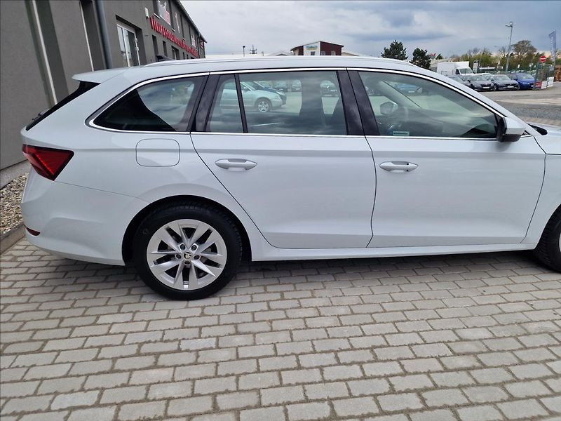 Škoda Octavia 2.0TDI Style, původ ČR,1.Maj. - fotka 43 z 50
