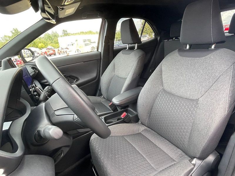 Toyota Yaris Cross MY25 1.5 TNGA HEV - fotka 17 z 30