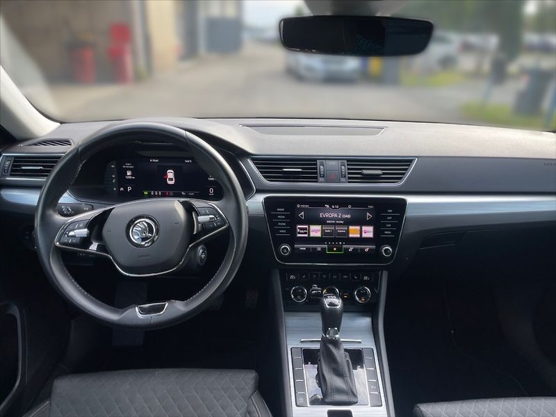 Škoda Superb 2,0 TDI 110 Ambition AT - fotka 9 z 11