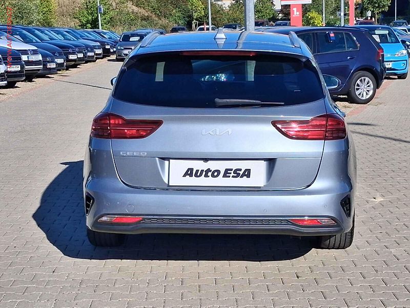 Kia Ceed (2022) 1.5 TGDi, 1.maj,ČR, TOP - fotka 5 z 18