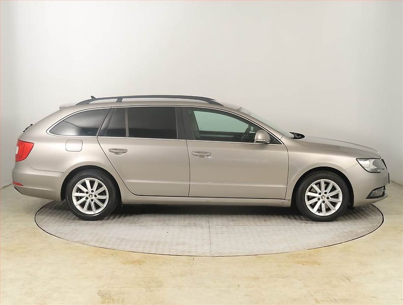 Škoda Superb (2013) Ambition 2.0 TDI, Automat - fotka 6 z 20