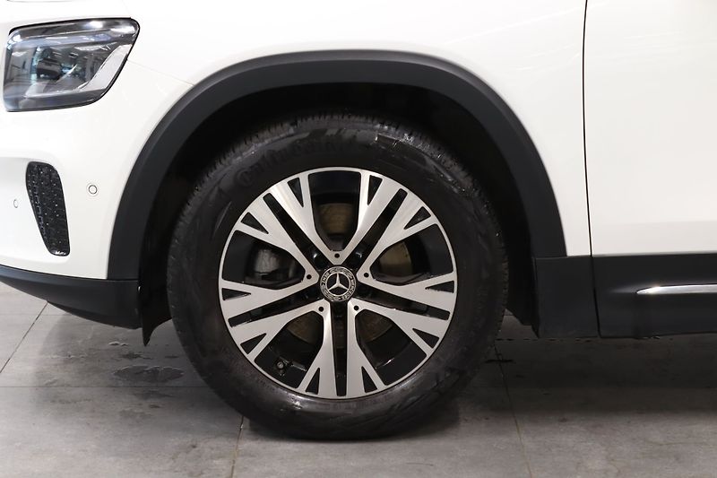 Mercedes-Benz GLB 200 Advanced+ Kamera Taž ACC - fotka 9 z 22
