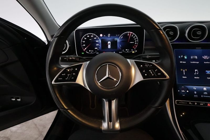 Mercedes-Benz Třídy C 300e Avantgarde Kamera Tažné - fotka 13 z 30