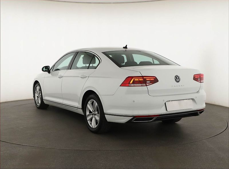 Volkswagen Passat (2020) 1.5 TSI - fotka 4 z 21