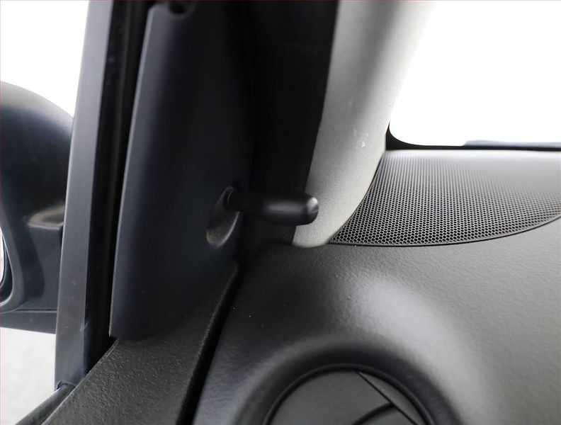 Toyota Yaris (2003) 1.0 VVT-i, Automat, nová STK - fotka 14 z 15