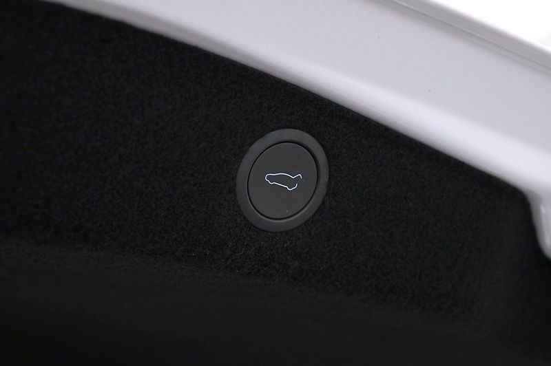 Tesla Model 3 long Range AWD Highland - fotka 22 z 23