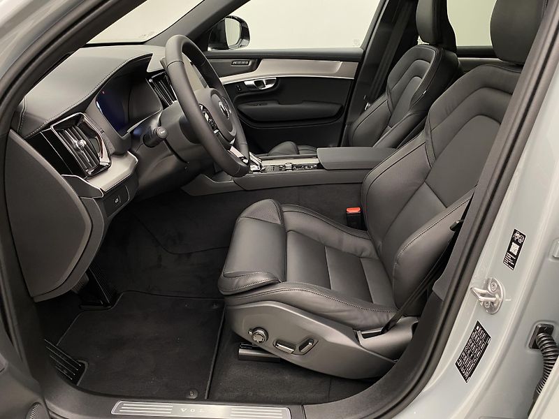 Volvo XC90 (2026) B5 AWD BLACK EDITION PLUS 7m - fotka 3 z 69