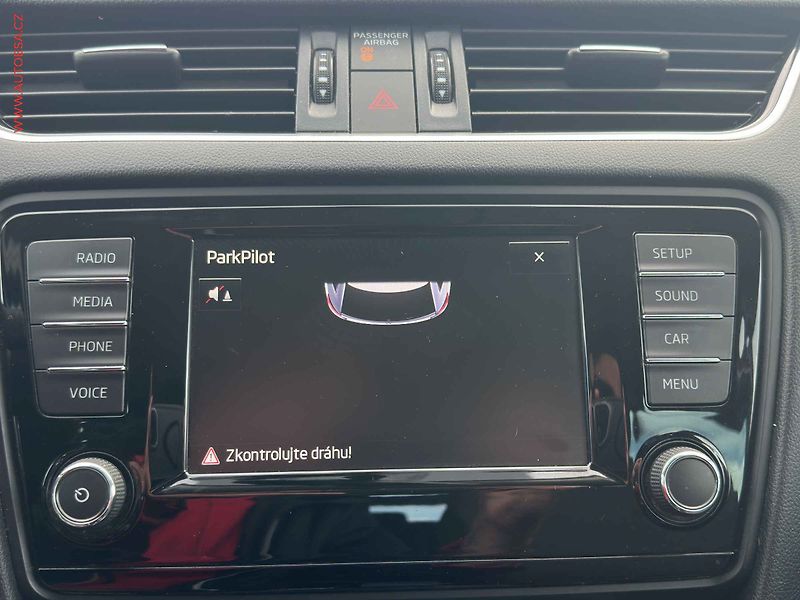 Škoda Octavia (2015) 1.6 TDi, Ambition, AC, park - fotka 18 z 23