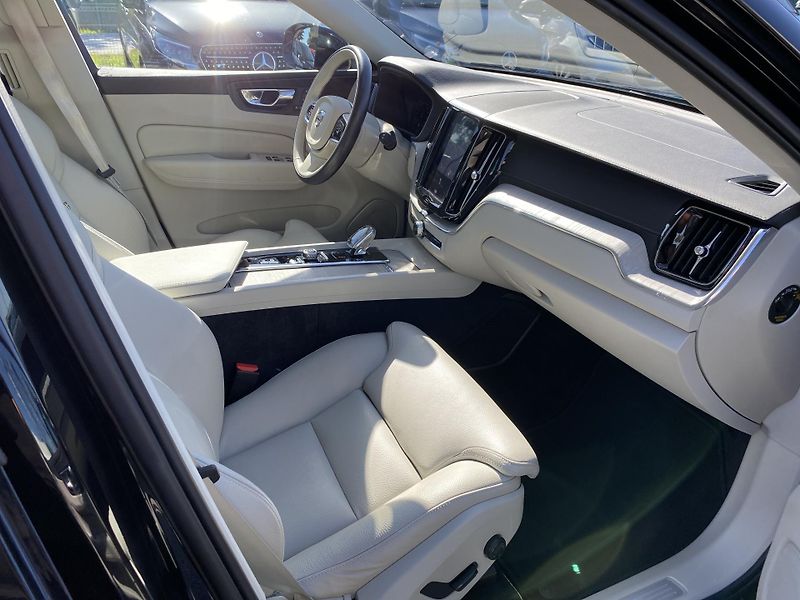 Volvo XC60 - fotka 15 z 27