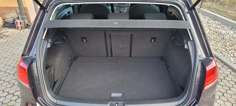 Volkswagen Golf (2015) 7 1,2 TSi 81kW benzín Lounge - fotka 32 z 35