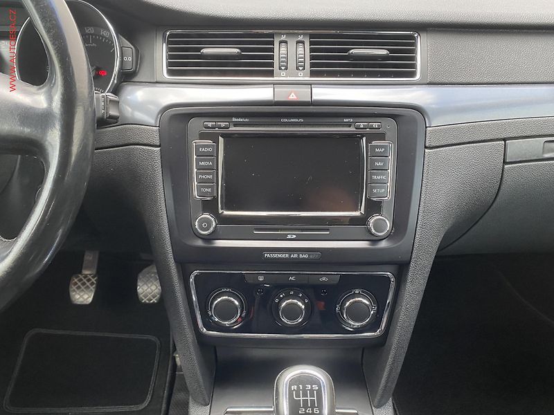 Škoda Superb (2010) 2.0 TDi, Klima - fotka 12 z 15