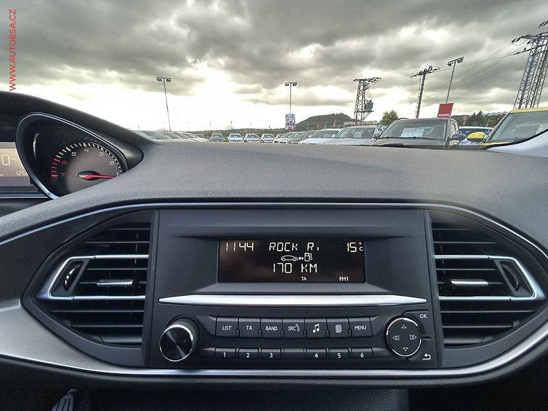 Peugeot 308 (2015) 1.2 PT, 1.maj,ČR, Access - fotka 15 z 15