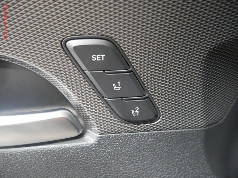 Hyundai Santa Fe (2020) 2.2 CRDi 4x4, 1.maj,ČR - fotka 24 z 30