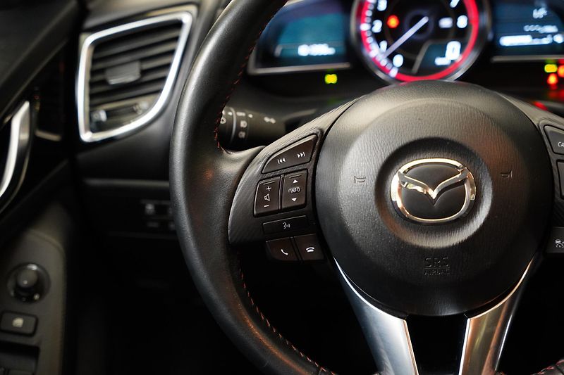 Mazda 3 - fotka 15 z 29