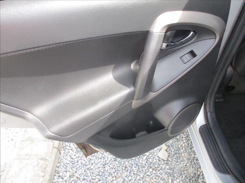Toyota RAV4 2,2 D, 4x4, aut klima,kamera, - fotka 15 z 34