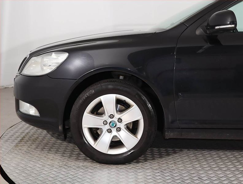 Škoda Octavia (2009) 1.4 TSI, Navi, Tempomat - fotka 15 z 15