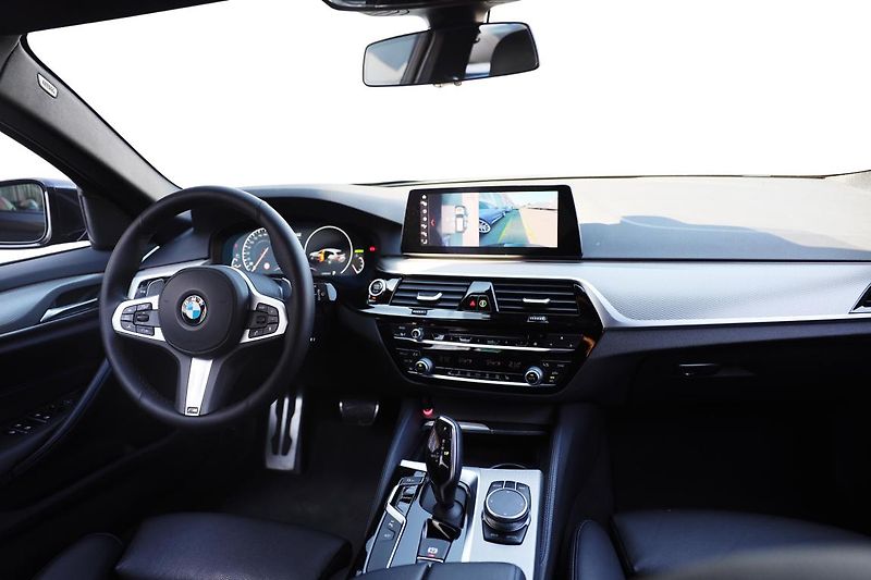 BMW Řada 5 530d xDrive Touring - fotka 10 z 15