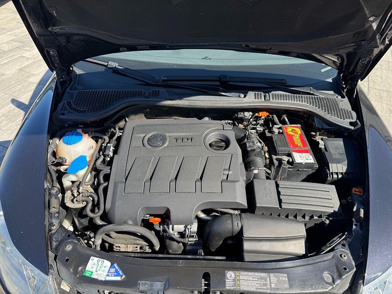 Škoda Octavia (2012) Elegance 1.6 TDI 77kW - fotka 33 z 40