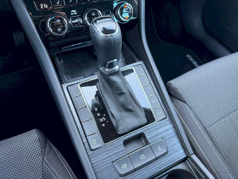 Škoda Superb (2023) 2.0 TDI 110kW DSG Style Plus M - fotka 27 z 35