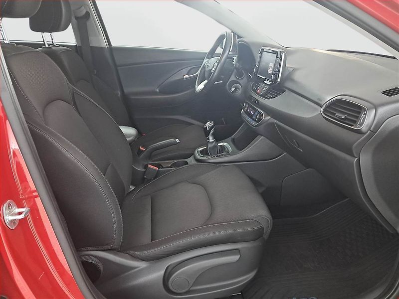 Hyundai i30 (2017) 1.4 T-GDI, ČR,1.maj - fotka 9 z 19