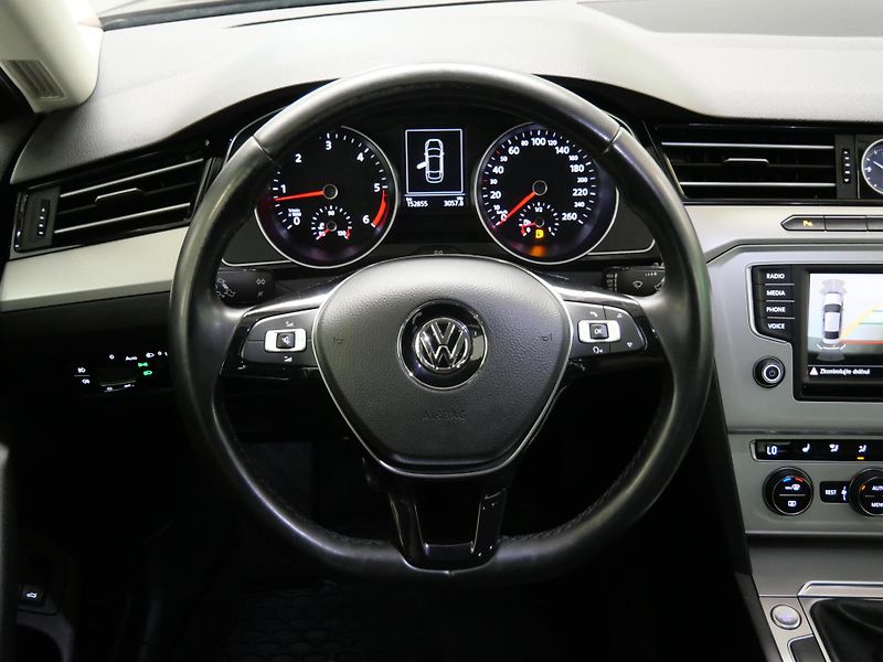 Volkswagen Passat - fotka 13 z 23