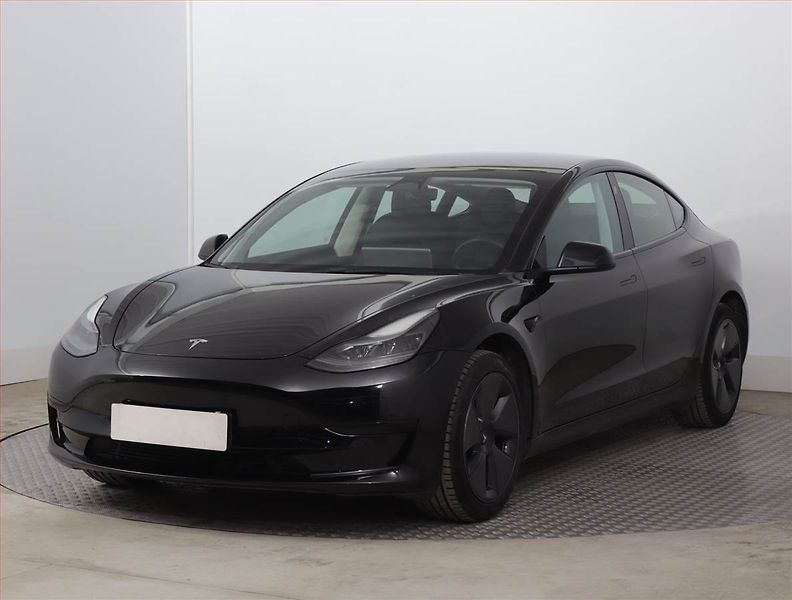 Tesla Model 3 (2023) Standard Range LFP, SoH 96% - fotka 2 z 23