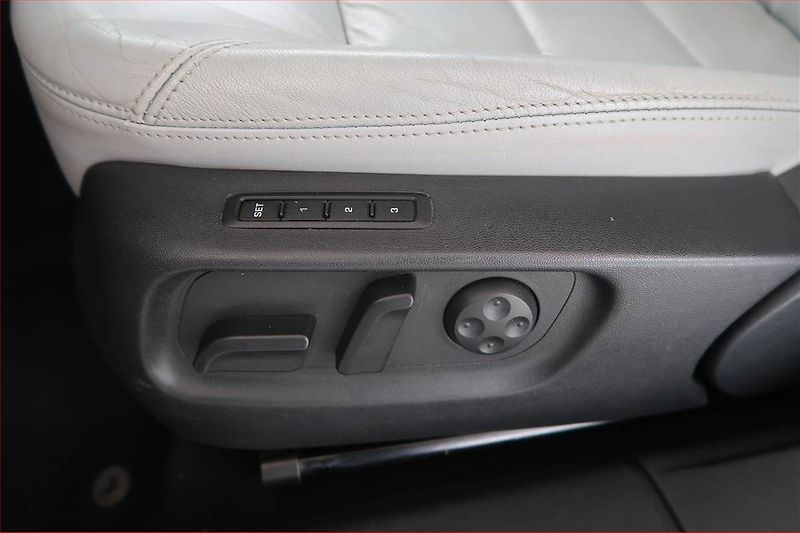 Škoda Octavia (2011) Laurin&Klement 2.0 TDI, Xenony - fotka 16 z 16