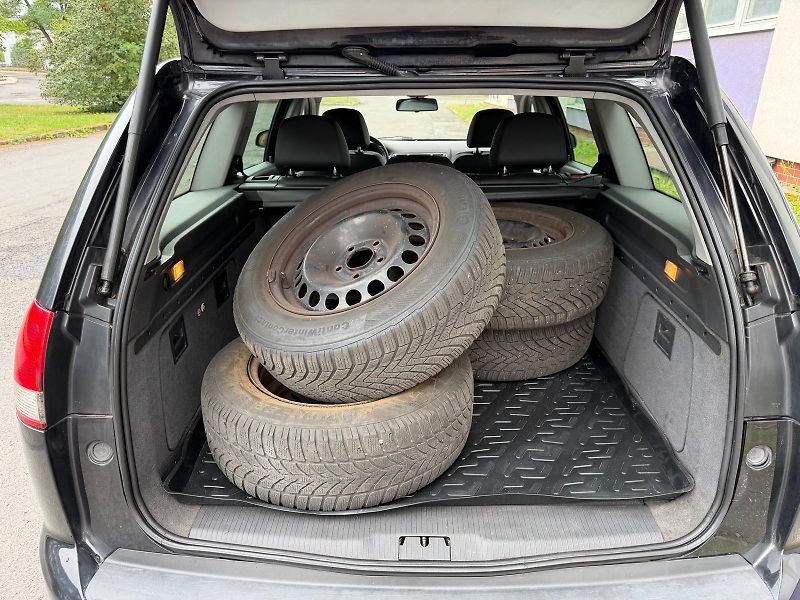 Opel Vectra 1,9 CDTi SW + sada pneumatik  - fotka 13 z 22