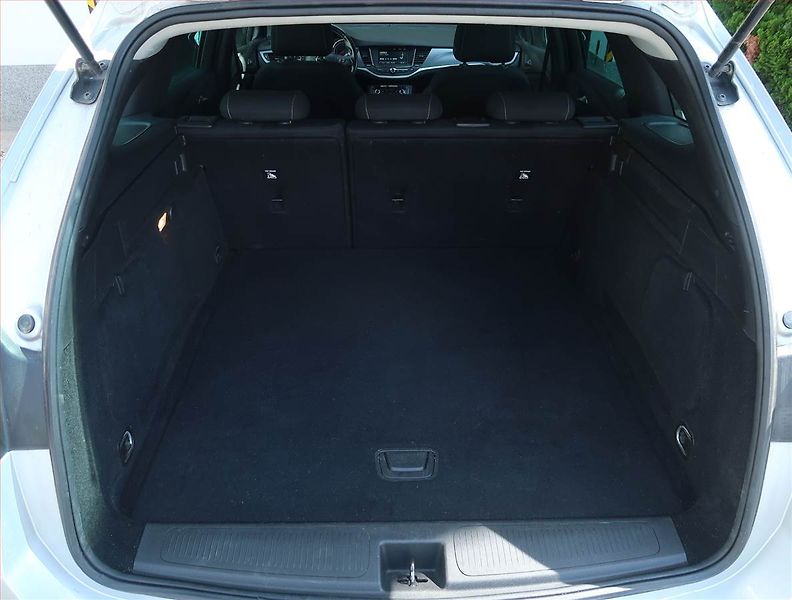 Opel Astra (2019) 1.6 CDTI, Navi, Tempomat - fotka 14 z 20