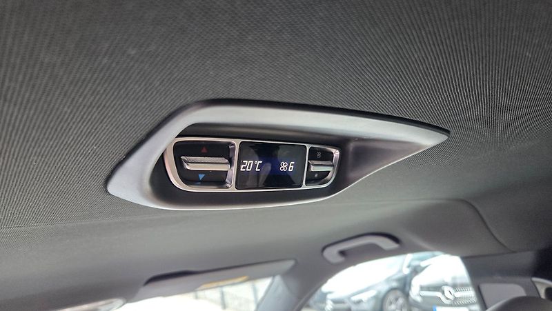 Mercedes-Benz Třídy V 300d Exclusive 4MATIC ACC - fotka 23 z 28