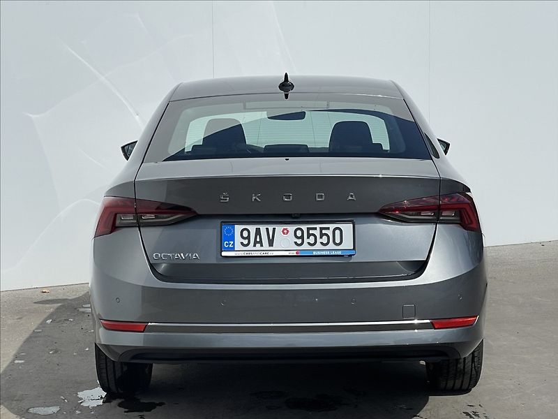 Škoda Octavia 2,0 TDI DSG Style Plus NAVI - fotka 23 z 24