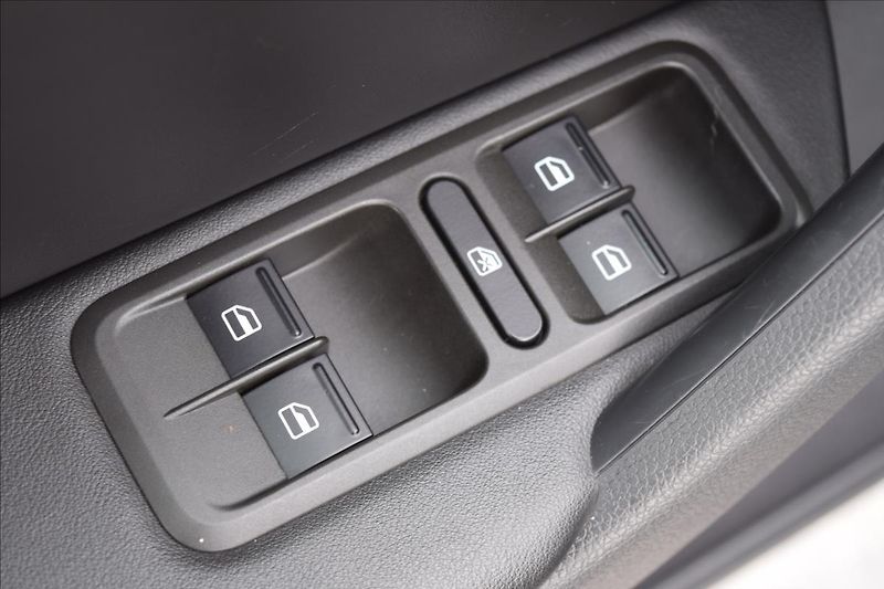 Škoda Yeti 1,4 TSI 92KW DSG XENONY VÝHŘEV - fotka 34 z 51