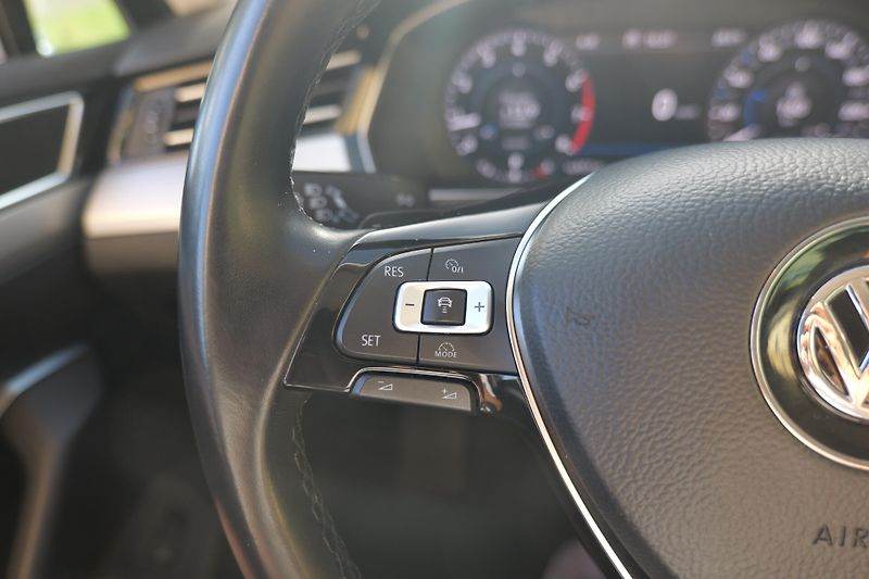 Volkswagen Passat 1.4 TSI DSG Kamera DAB Cockpit - fotka 19 z 37