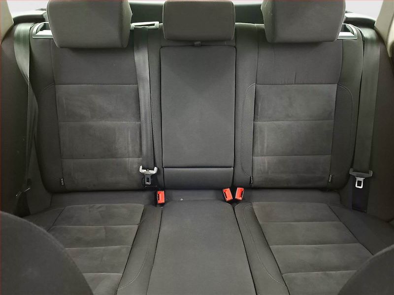 Volkswagen Golf (2011) 1.6 TDI, nová STK, dobrý stav - fotka 10 z 16