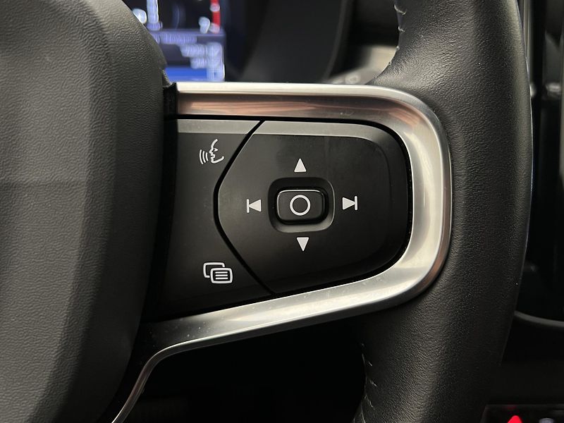 Volvo XC40 T3 MOMENTUM AUT 1. maj. - fotka 25 z 45