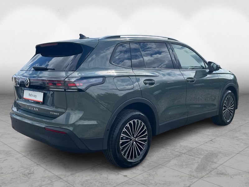 Volkswagen Tiguan People 1,5 TSI 150 kW eHybrid - fotka 2 z 23