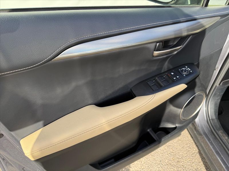 Lexus NX 300h 2,5 Executive Plus, 4x4  NX - fotka 20 z 22