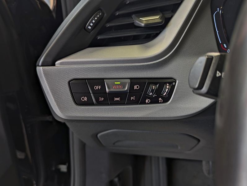 BMW Řada 1 118 i 103kW A/T, LED, LANE - fotka 21 z 23
