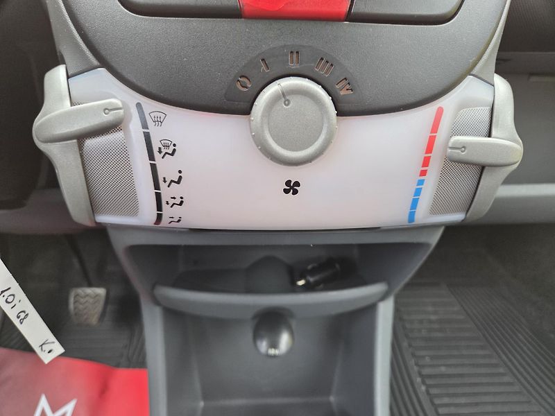 Peugeot 107 (2006) 1.0 i 68 MAN 5 - fotka 15 z 18