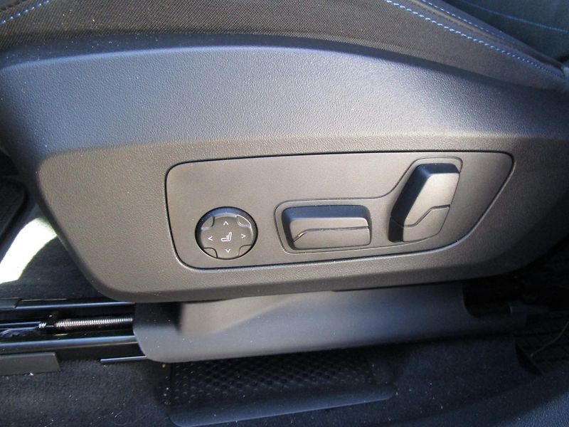 BMW X1 2,0D-110KW-KOUPEN V ČR-5000KM - fotka 22 z 26