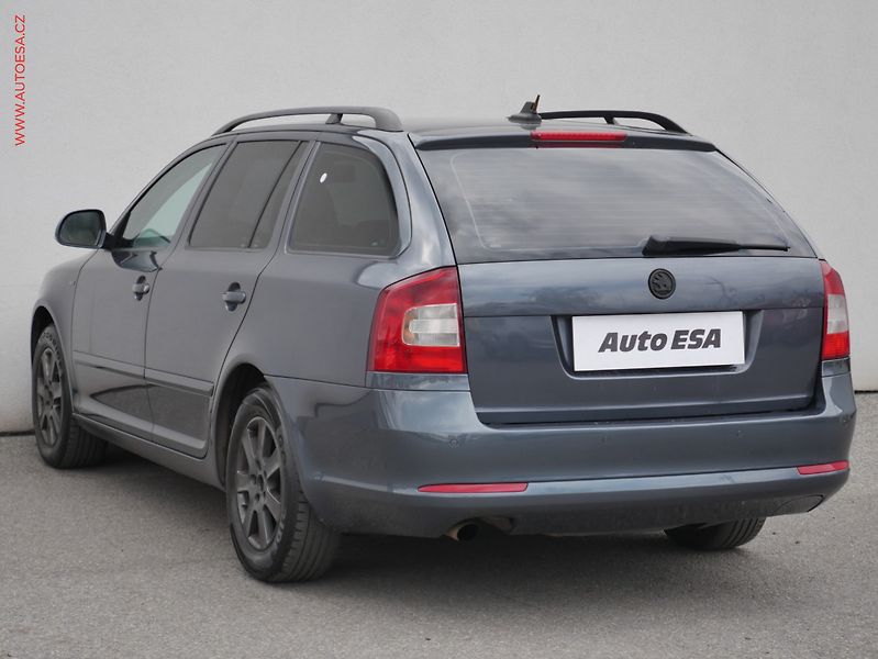 Škoda Octavia (2011) 1.6 TDi, Elegance, DSG - fotka 6 z 20