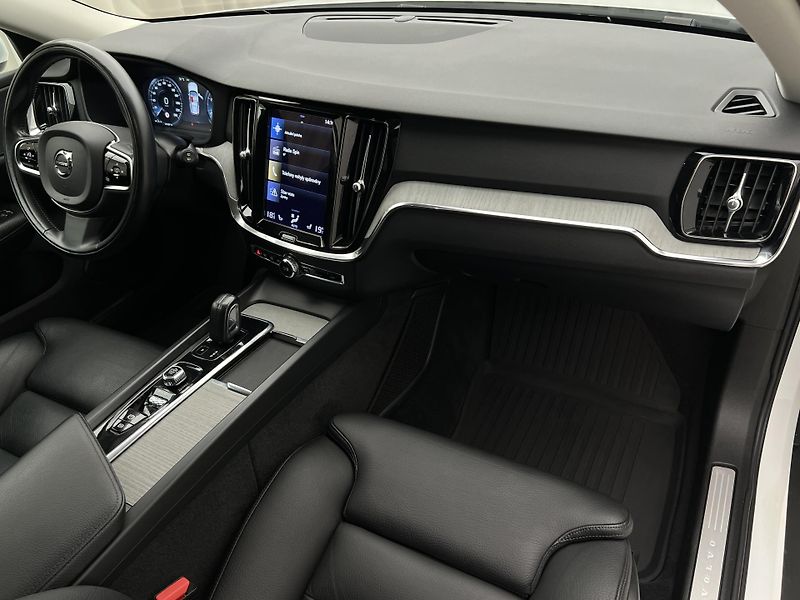 Volvo V60 CC B5 AWD PRO AUT - fotka 21 z 45