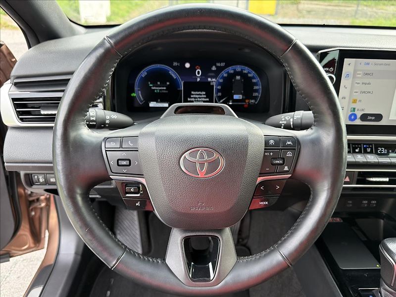 Toyota Camry 2,5 HEV 231 k Hybrid Prestige - fotka 15 z 36