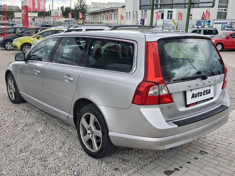 Volvo V70 (2010) 2.0d, AT, xenon, kůže - fotka 6 z 20