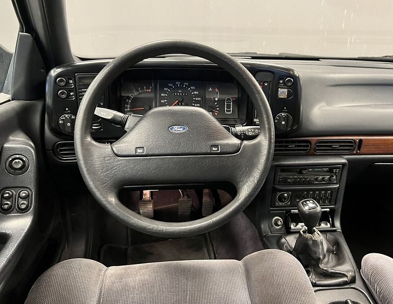 Ford Scorpio GHIA - fotka 5 z 16