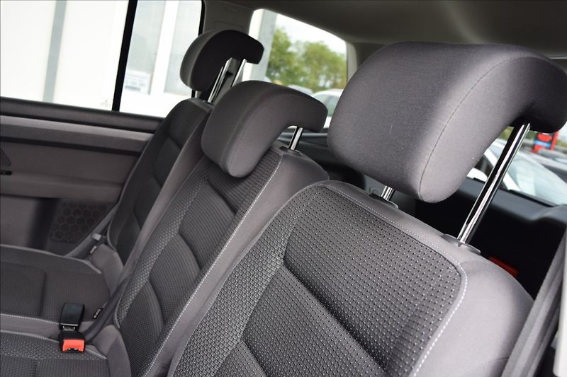 Volkswagen Touran 1,6 d 77KW BIXENON TAŽNÉ - fotka 17 z 40
