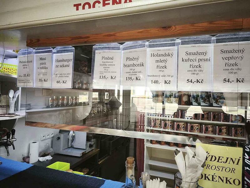 Nemohli jsme jinak a dali si vyhlášenou dršťkovou polévku za 50 korun. A nelitovali jsme.