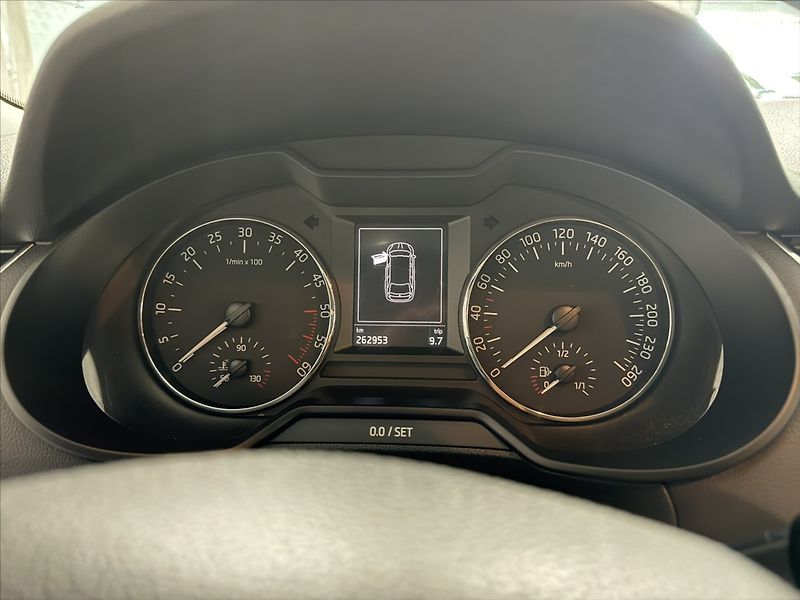 Škoda Octavia 1,6   TDI KEY-LESS TAŽNÉ ČR - fotka 10 z 29