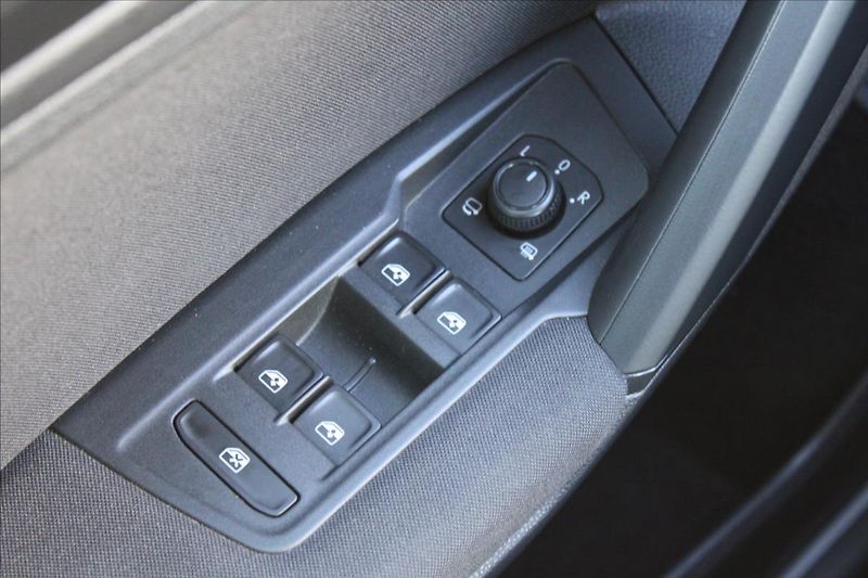 Volkswagen Tiguan 2,0 TDI  1.MAJ,A/T,4x4,R-LINE - fotka 27 z 41
