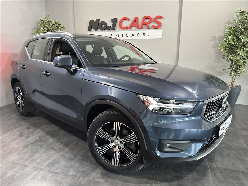 Volvo XC40 2,0   B4 AWD MOMENTUM DPH - fotka 1 z 35